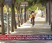 Las bicicletas y los patinetes eléctricos no pueden circular por la acera en Pamplona