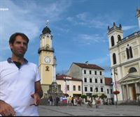 El 'txantxiku' Joseba Aguirre nos muestra la torre de Pisa eslovaca
