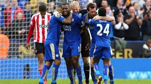Los jugadores del Leicester celebran uno de los goles