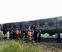 Gutxienez 65 pertsona hil dira Pakistan iparraldean, tren batean izandako sutean