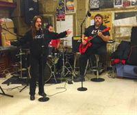 Itziar Ituño y su grupo de rock Ingot ofrecen su versión de 'Lau teilatu'