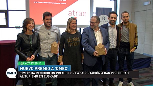 El equipo de '¡QMEC!' recoje el premio de ATRAE