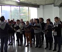 El coro de la Ikastola Kirikiño nos deleita con 'Lau Teilatu'