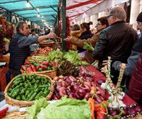 El Mercado de Santo Tomás de Bilbao acoge a miles de personas tras el parón de la pandemia
