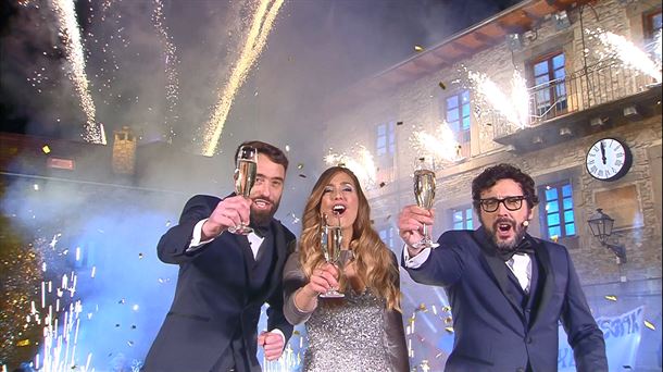 Sara Gándara, Mikel Pagadi y Zuhaitz Gurrutxaga han presentado el especial 'Kaixo 2020'.