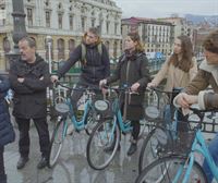Recorremos el Bilbao más 'underground', en bicicleta, con Patxi Salinas