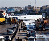 Un avión con 135 personas a bordo se sale de la pista en Irán