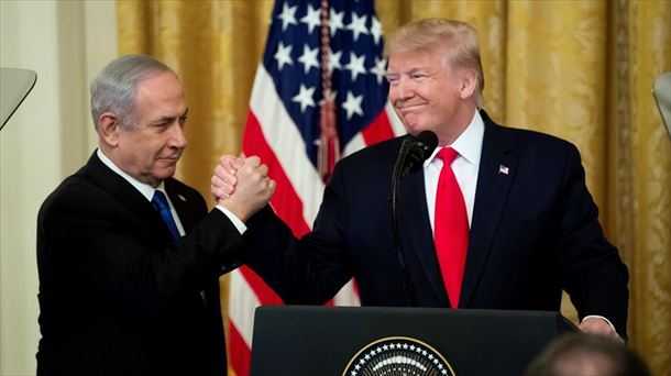 Benjamin Netanyahu y Donald Trump durante la presentación del plan de paz. Foto: EFE