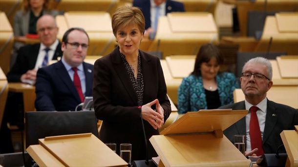 Nicola Sturgeon durante su intervención en el Parlamento escocés.