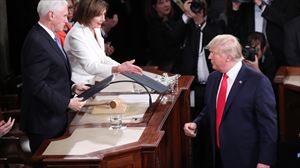 Trump ataca a la inmigración y Pelosi rompe el discurso del Estado de la Unión