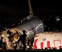 Tres muertos al salirse de la pista un avión en Estambul