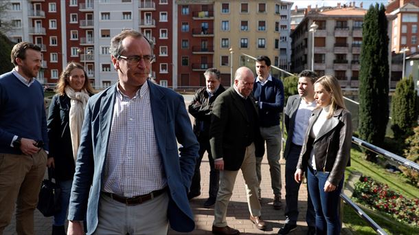 El presidente del PP vasco, Alfonso Alonso, en Eibar. 