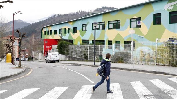 Un colegio en la localidad vizcaína de Ermua. Foto: EFE