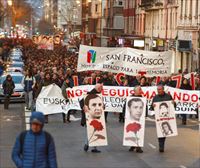 Miles de personas piden justicia para las víctimas del 3 de marzo de 1976