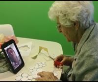 En la residencia de ancianos de Loiu realizan visitas de familiares a través de Skype
