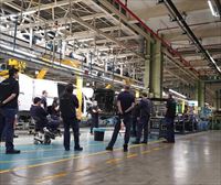 Mercedes de Vitoria-Gasteiz y Volkswagen Navarra vuelven a parar su producción 