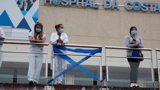 Trabajadores de un hospital de Burela (Lugo).