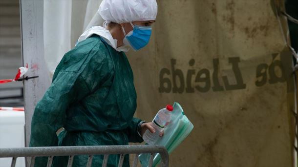 Trabajadores sanitarios durante la pandemia. Imagen: EFE.