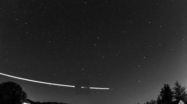 "Zorioneko" meteoroide batek Lurraren atmosfera ukitu du

