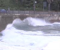 La borrasca Álex deja olas de más de 5 metros en la costa vasca