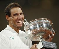 Nadal gana Roland Garros por 13ª vez y caza a Federer en el 'Grand Slam'