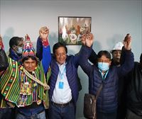 Luis Arce celebra triunfo a espera de resultados oficiales en Bolivia