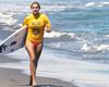 Nadia Erostarbe de nuevo feliz en las playas por poder practicar surf