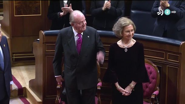 Rey Juan Carlos y a la reina Sofía. Imagen obtenida de un vídeo de ETB.