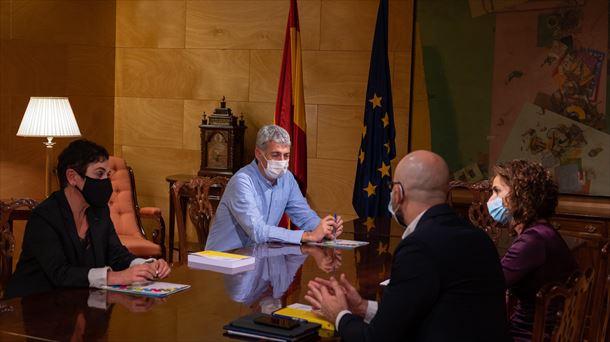 EH Bildu se reúne con la ministra de Hacienda para negociar los presupuestos. Foto: EH Bildu
