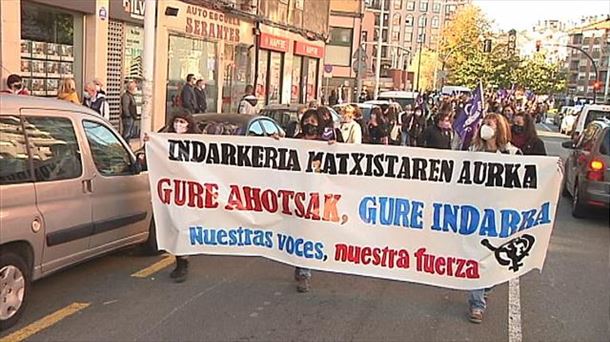 La marcha que ha recorrido la Margen Izquierda. Imagen obtenida de un vídeo de EiTB.