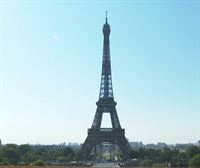 Subastada por 275.000 euros una escalera de la Torre Eiffel
