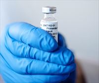 Reino Unido y Rusia se lanzan esta semana a la vacunación