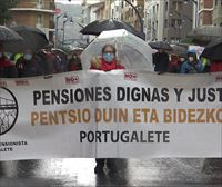 Los pensionistas desafían al mal tiempo y toman las calles