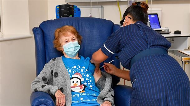 Margaret Keenan ha sido vacunada en el Hospital Universitario de Coventry