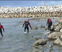 Prosigue la búsqueda de más restos humanos en la playa de Arrigunaga
