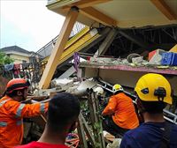 Al menos 34 muertos tras un seísmo de 6,2 grados en Indonesia
