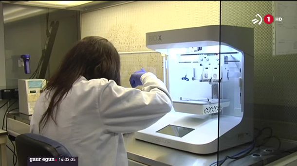 Ainhoa Alberro, biomedikuntzan doktorea: 'Ikerketak ez du frogatu birusa esklerosiaren eragile zuzena denik'