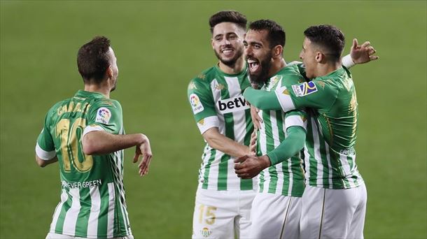 El Betis celebra un gol en el Benito Villamarín