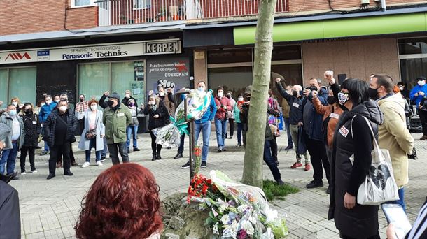 Ofrenda floral en Vitoria-Gasteiz en memoria de las víctimas del 3 de Marzo de 1976