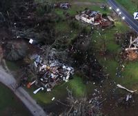Zenbait tornadok Estatu Batuetako hegoaldea zeharkatu dute