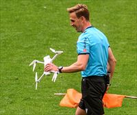 Cae un dron en San Mamés con un mensaje contra la Eurocopa