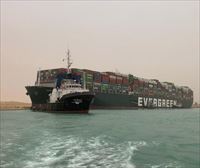 50 de los contenedores atrapados en el Canal de Suez tienen como destino Euskadi