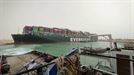 50 contenedores del buque encallado en Suez tienen destino en Bilbao