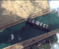 El desbloqueo del supercarguero en el canal de Suez puede demorarse semanas