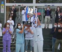La Real ofrece la Copa a los trabajadores del Hospital Donostia