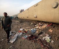 Al menos once muertos y un centenar de heridos tras descarrilar un tren en Egipto