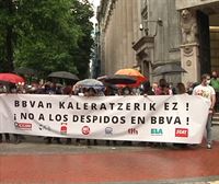 Trabajadores del BBVA se movilizan para protestar por los 3.448 despidos