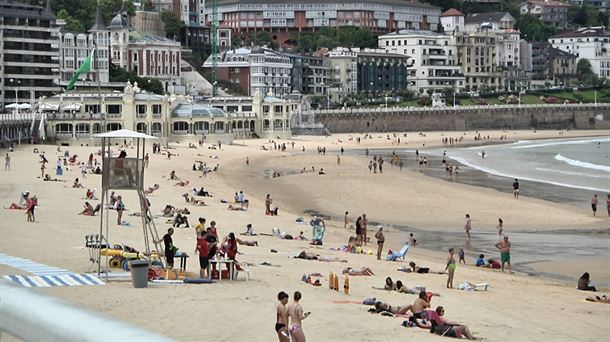 Imagen de archivo e una playa de San Sebastián