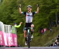 Simon Yates gana en Alpe di Mera y Bernal aguanta la 'maglia rosa'