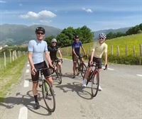Un grupo de ciclistas nos enseña los parajes del Goierri